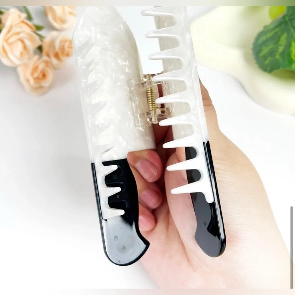 NWT ⚜️🔪⚜️ Acrylic Knife Hair Claw Clip Accessory Halloween
